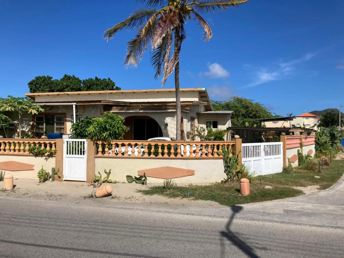 Апартаменти Aruba Backpackers Ораньєстад Екстер'єр фото