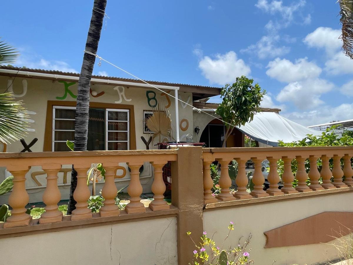 Апартаменти Aruba Backpackers Ораньєстад Екстер'єр фото